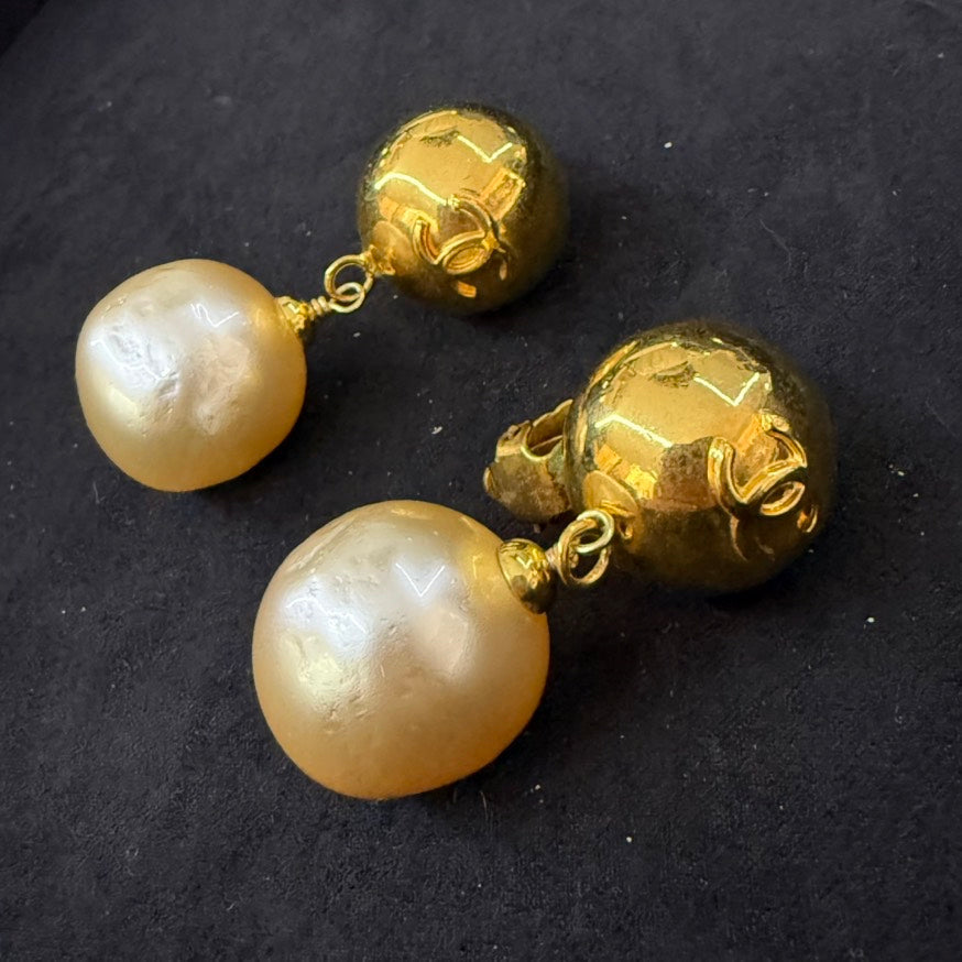 Chanel Vintage Coco Pearl Clip-on Earrings Gold Ivory