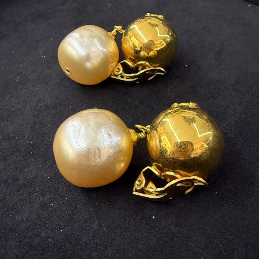 Chanel Vintage Coco Pearl Clip-on Earrings Gold Ivory
