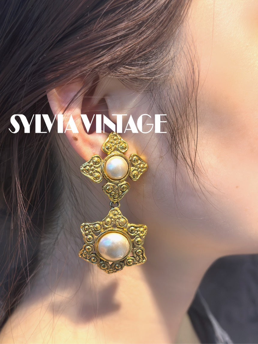 Chanel Vintage Large Pearl Gold Flowers Ear Clips