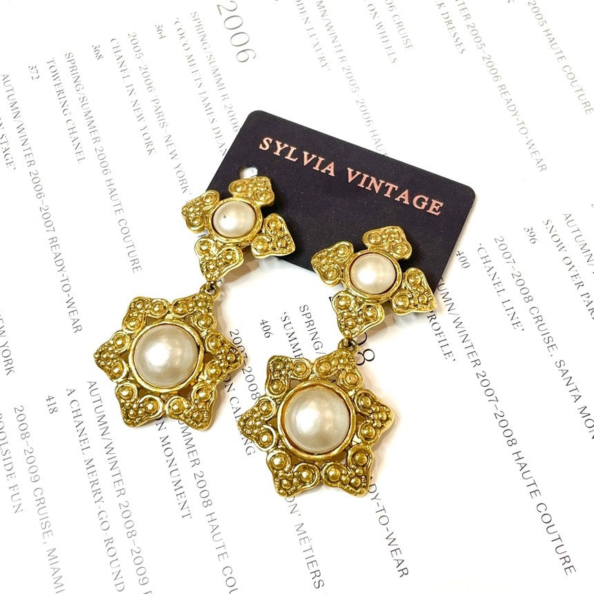 Chanel Vintage Large Pearl Gold Flowers Ear Clips