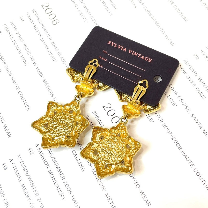 Chanel Vintage Large Pearl Gold Flowers Ear Clips