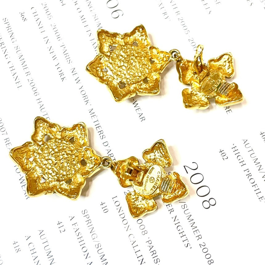 Chanel Vintage Large Pearl Gold Flowers Ear Clips