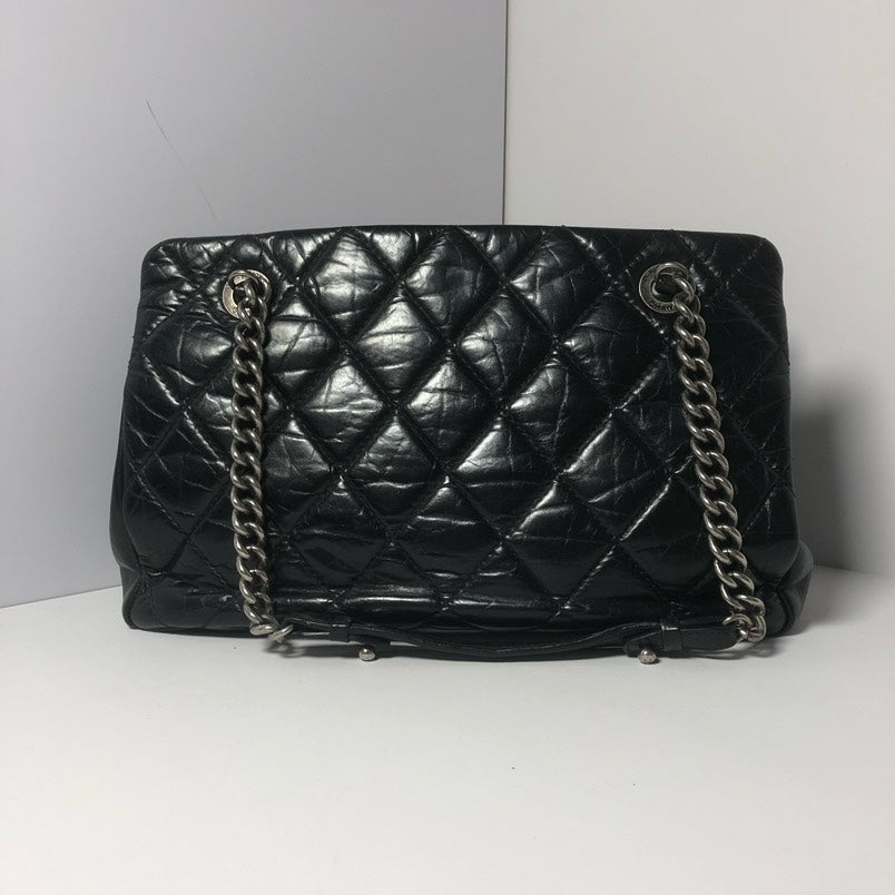 Chanel Quilted Calfskin Hobo Bag in Black