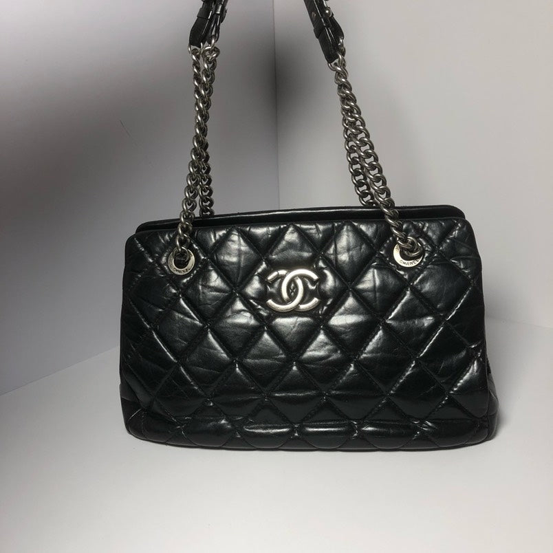Chanel Quilted Calfskin Hobo Bag in Black