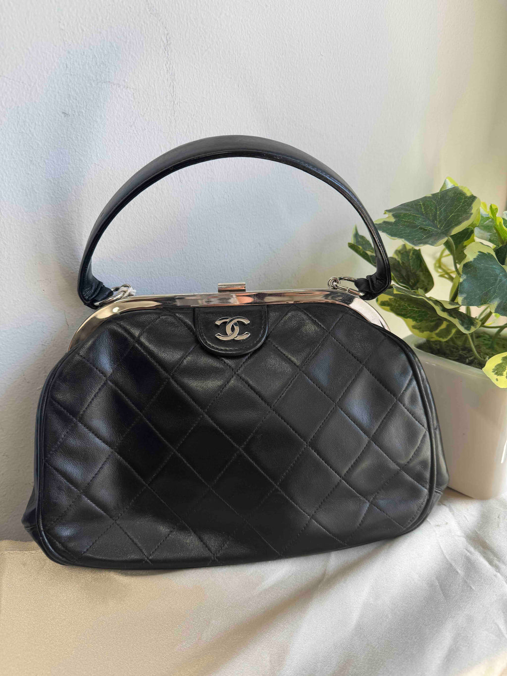 Chanel Vintage Kiss-lock Black Leather Clutch Bag