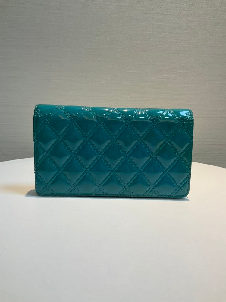 Pre-loved CHANEL Classic Quilted Patent Leather Turquoise Wallet