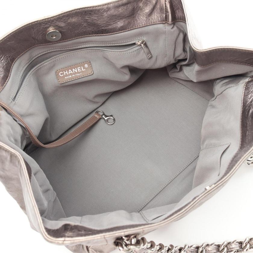 Pre-loved CHANEL Silver Leather Chain Tote Bag with Silver Hardware - Luxury Line Shoulder Bag