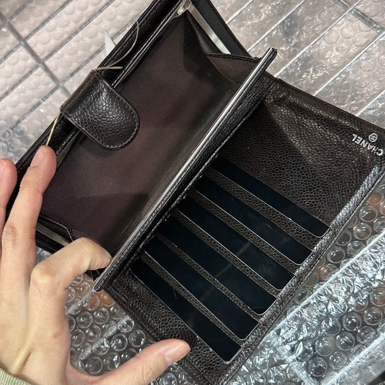 Pre-loved Chanel Wallet Black Caviar Skin