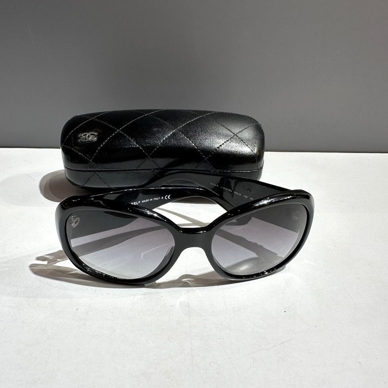 Chanel Preloved Sunglasses Black OS with Original Case