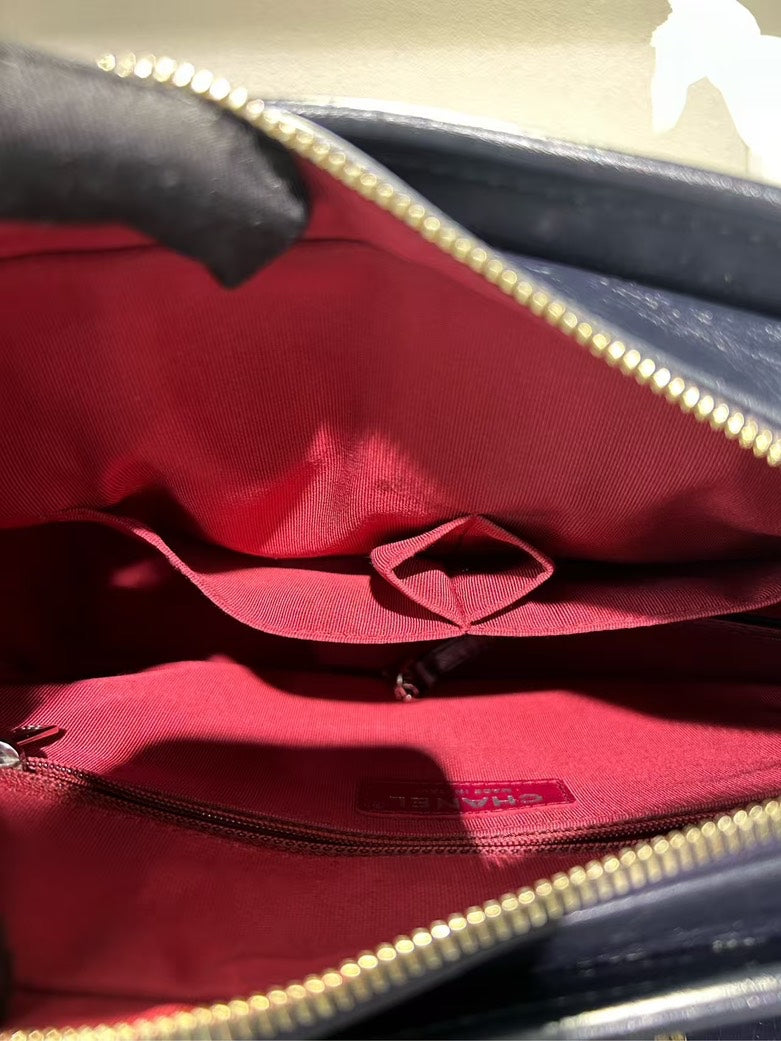 Pre-loved CHANEL Gabrielle Black Leather Shoulder Bag