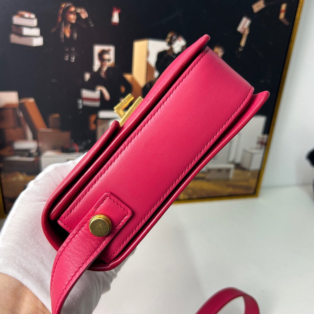 Saint Laurent Lulu Shoulder Bag in Pink Leather - Pre-Loved Designer Handbag (11733714)