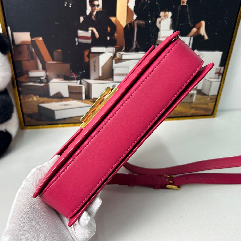 Saint Laurent Lulu Shoulder Bag in Pink Leather - Pre-Loved Designer Handbag (11733714)