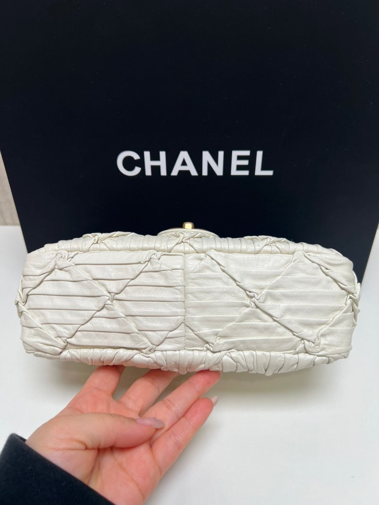 CHANEL Quilted Flap Bag White Leather Shoulder Bag