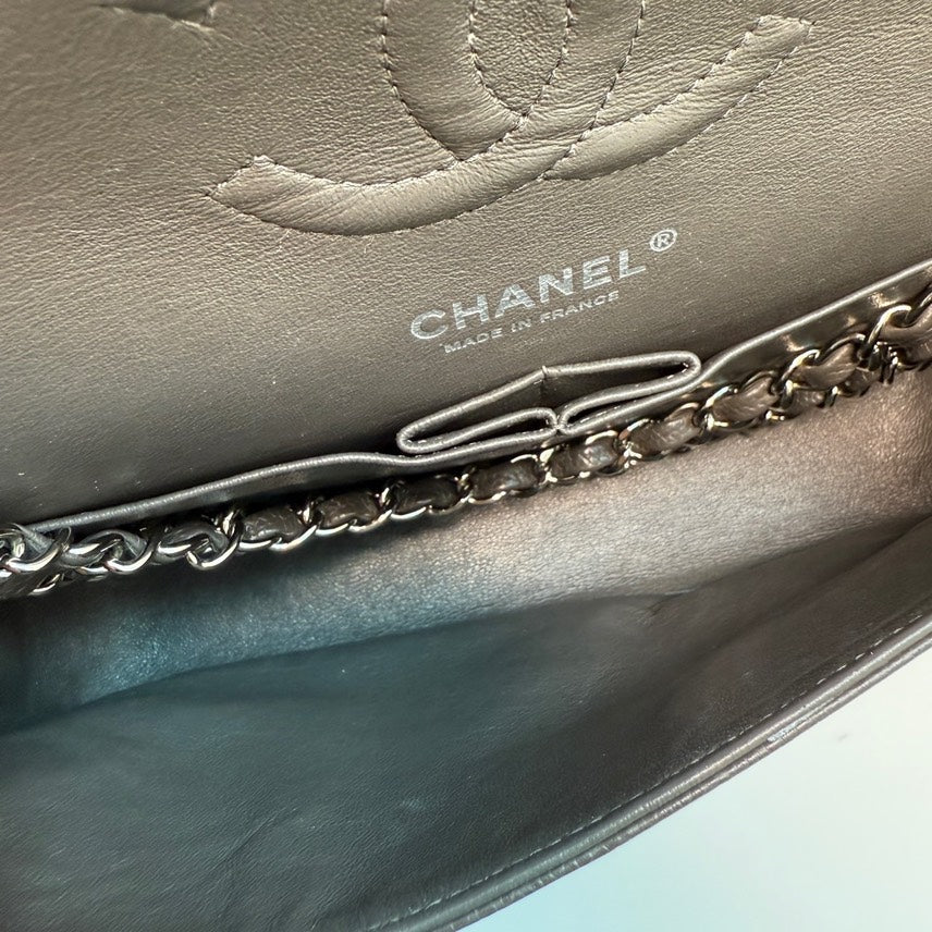 Preloved Chanel Classic Flap MM Caviar Leather Shoulder Bag in Black