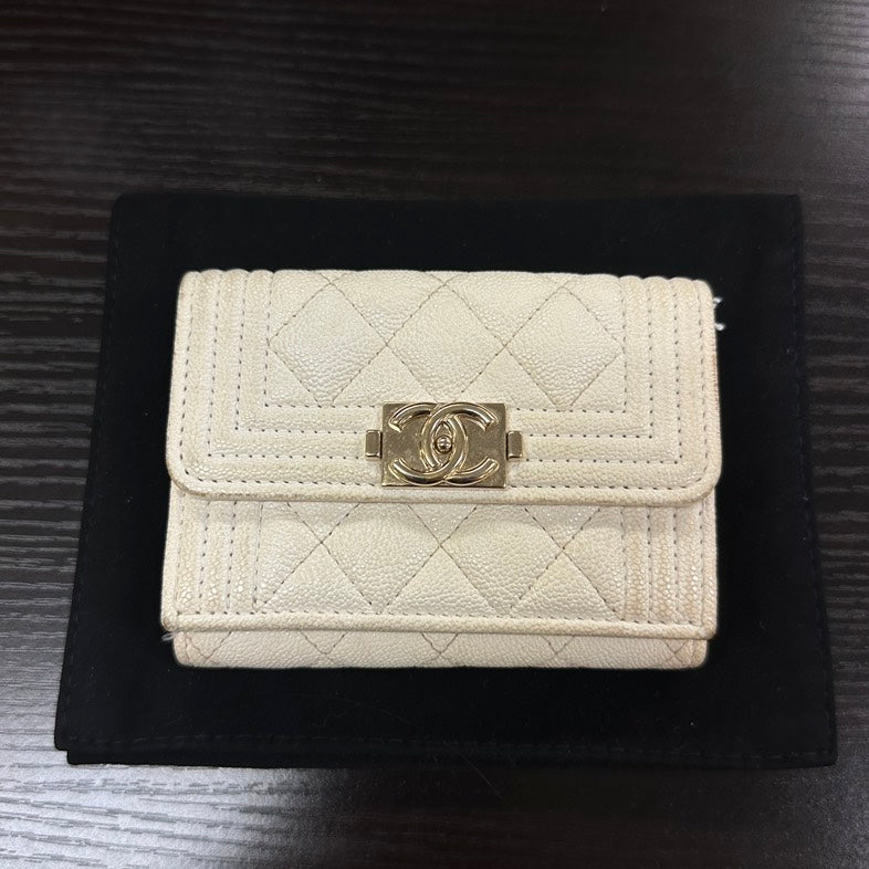 Pre-loved Chanel Quilted Beige Leather Wallet