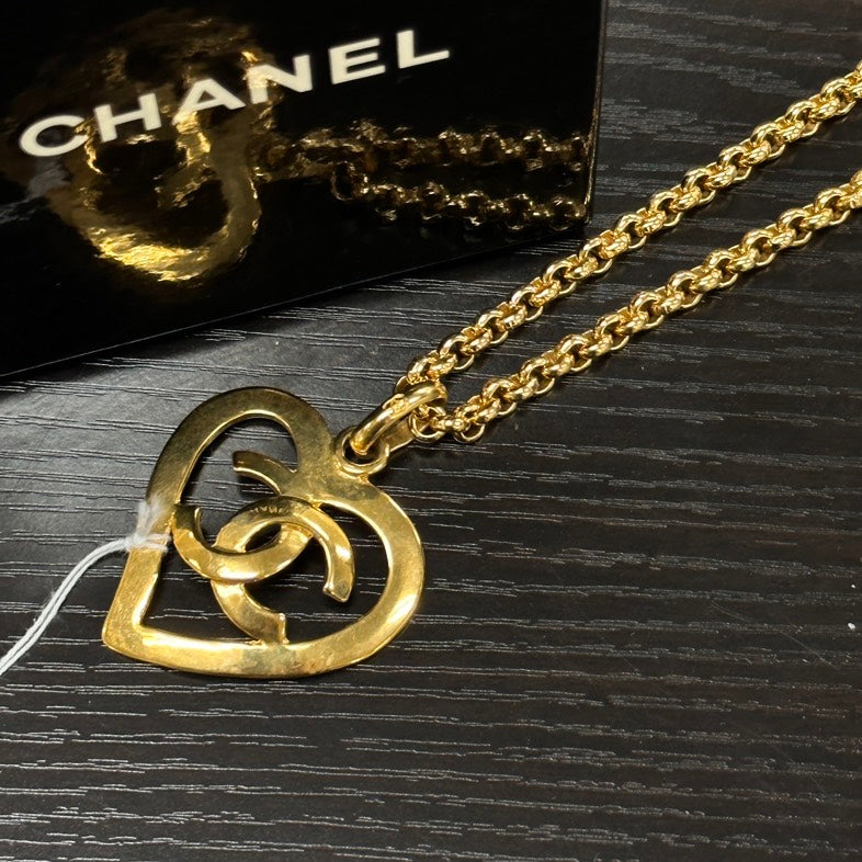Pre-loved Chanel Heart Pendant Gold Necklace