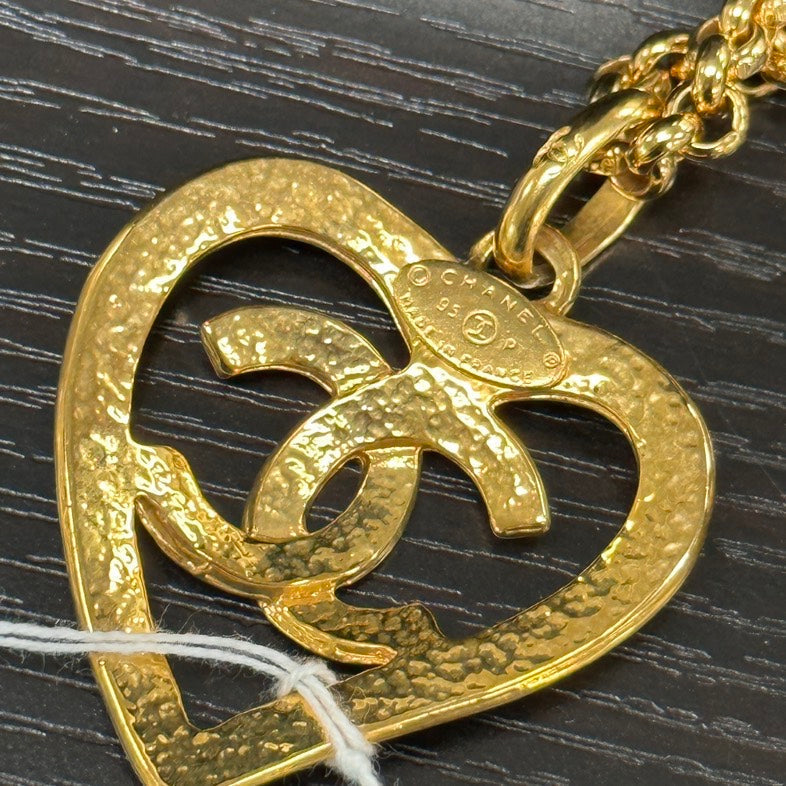 Pre-loved Chanel Heart Pendant Gold Necklace