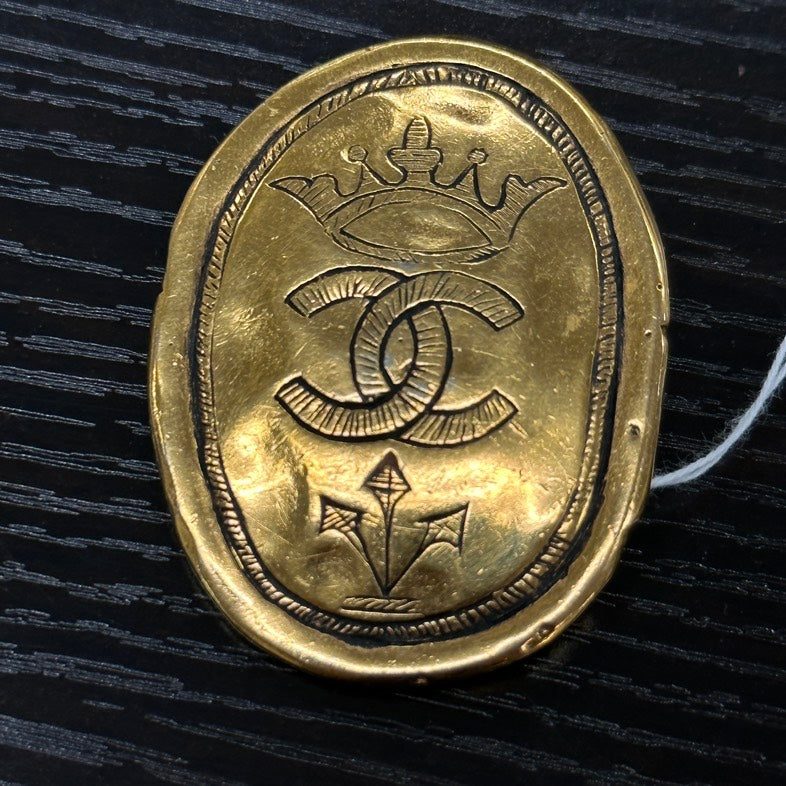 Pre-loved Chanel Vintage Gold Brooch