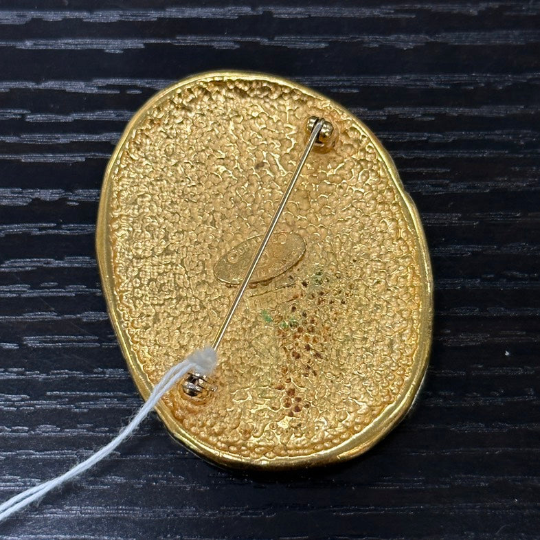 Pre-loved Chanel Vintage Gold Brooch