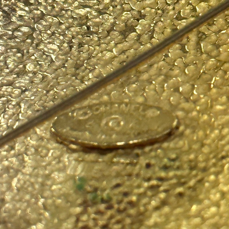 Pre-loved Chanel Vintage Gold Brooch
