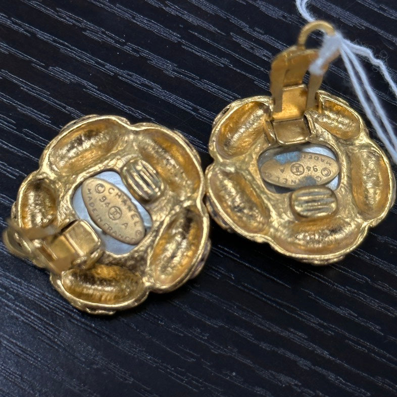 Chanel Vintage Gold Pearl Earrings Pre-Loved Clip-On