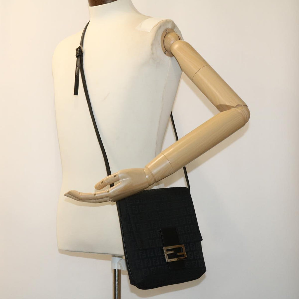 FENDI Zucchino Canvas Shoulder Bag Black rd2796