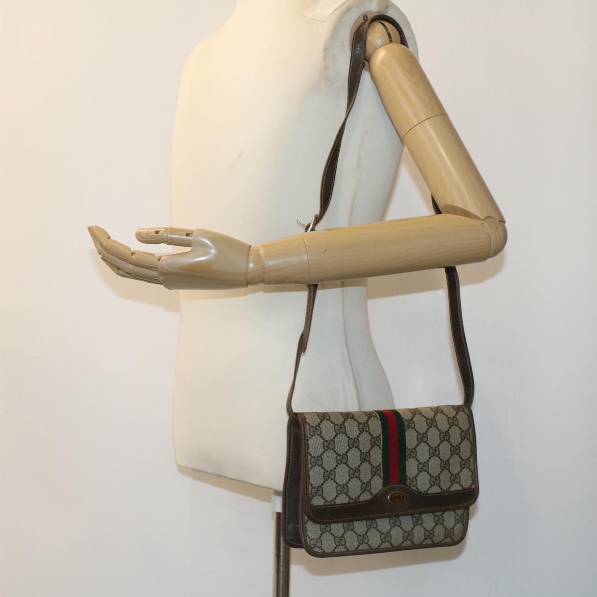 GUCCI GG Canvas Shoulder Bag Beige rd3962