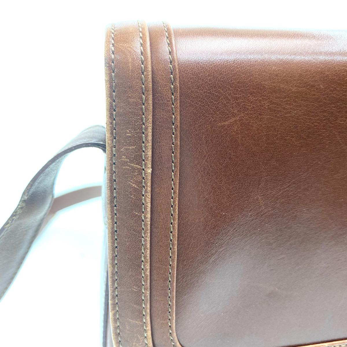 GUCCI Leather Shoulder Bag Brown rd458