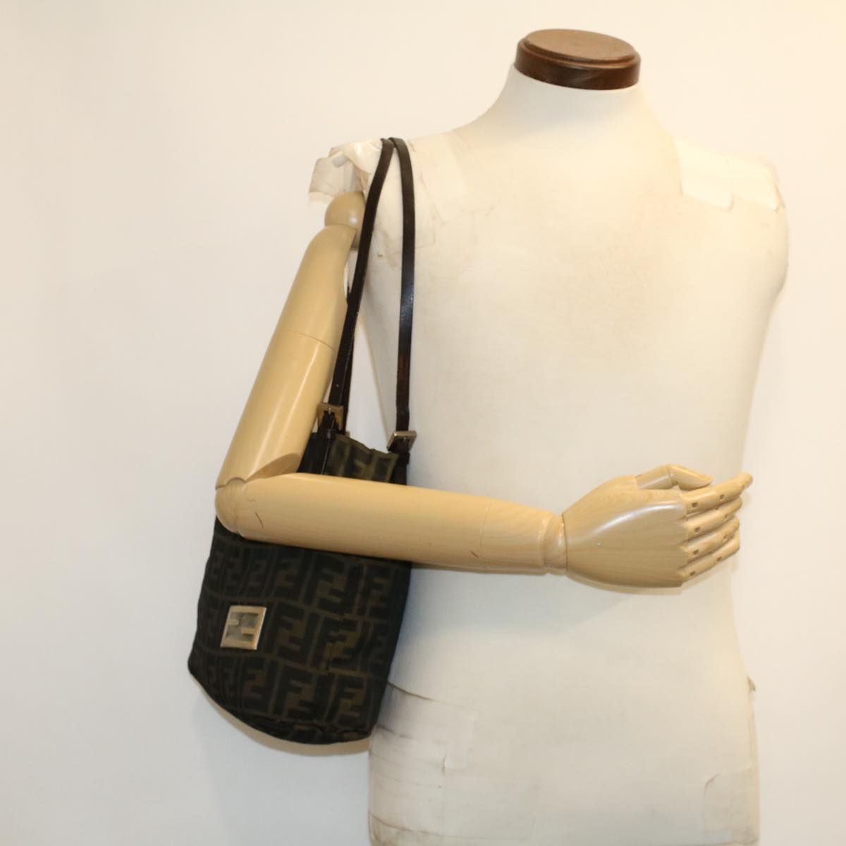 FENDI Zucca Canvas Shoulder Bag Black Brown 2228-26633-008 rd4980