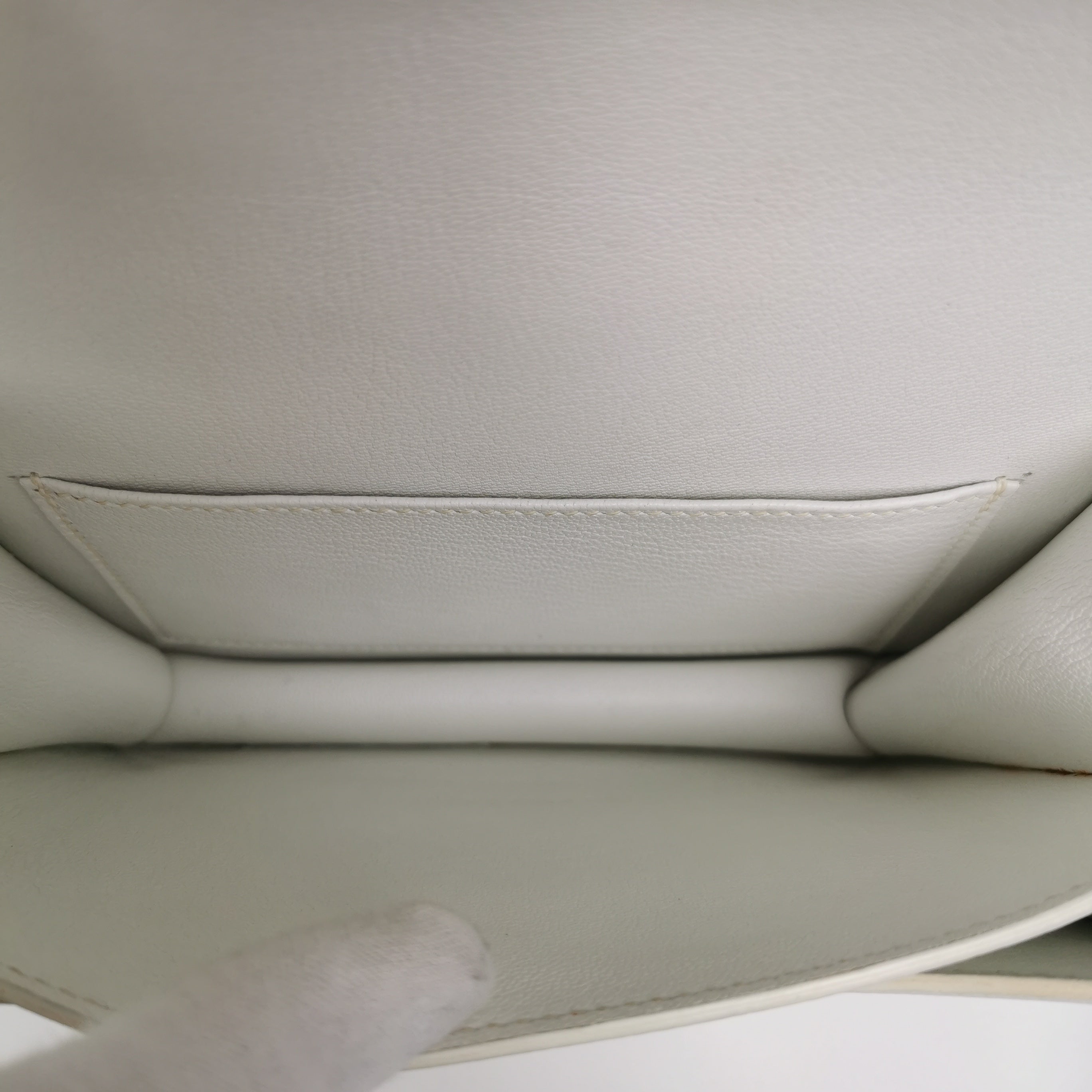 HermÃƒÆ’Ã‚Â¨s Constance 18 White Epsom Leather