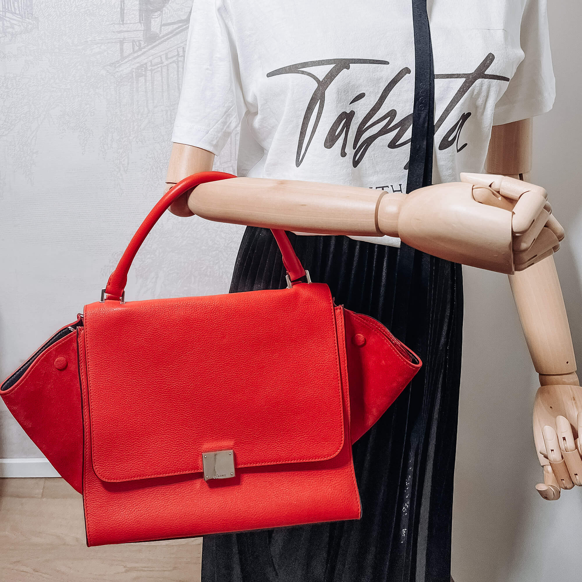 Trapeze Medium Leather Red Bag