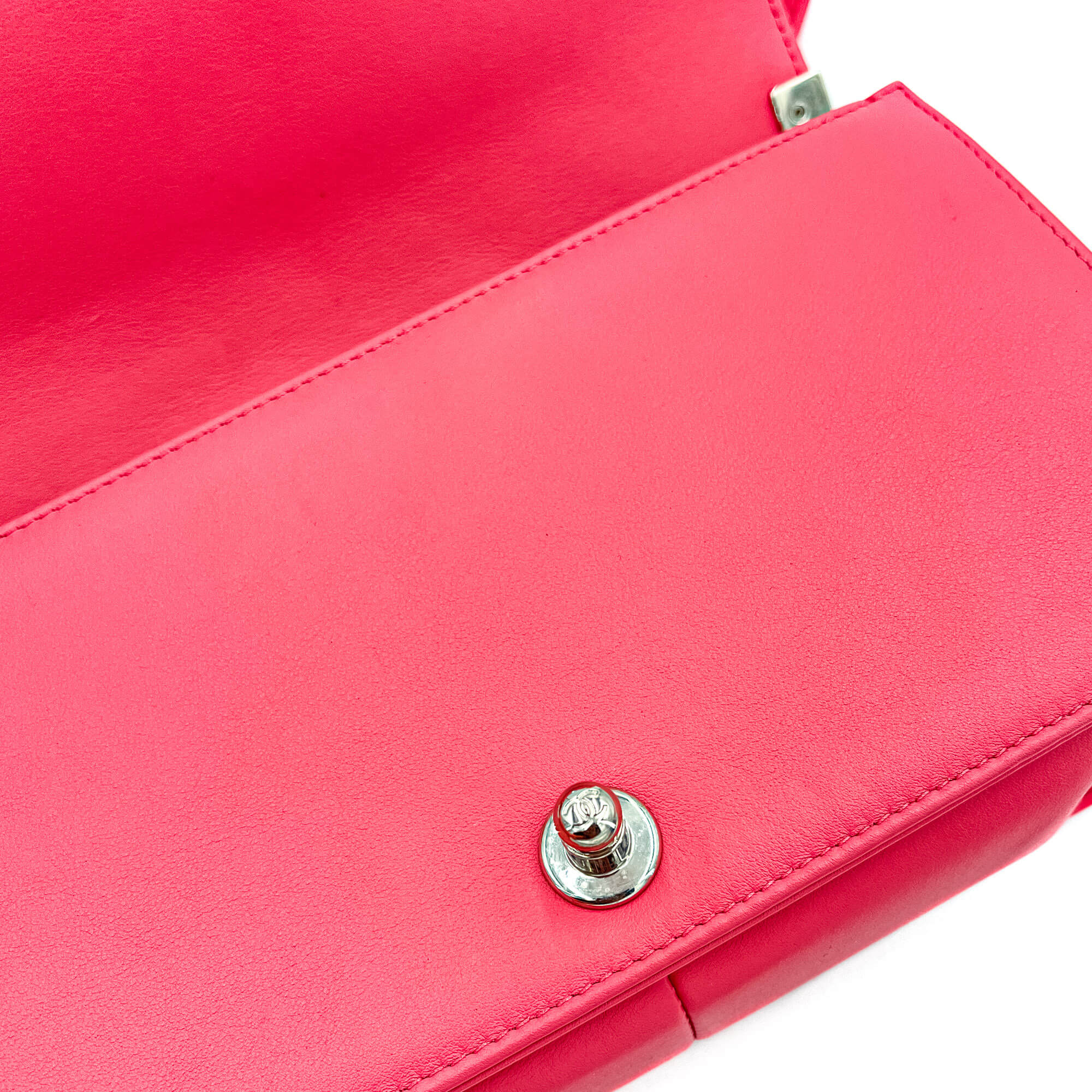 Boy Medium Chevron Calfskin Pink Bag