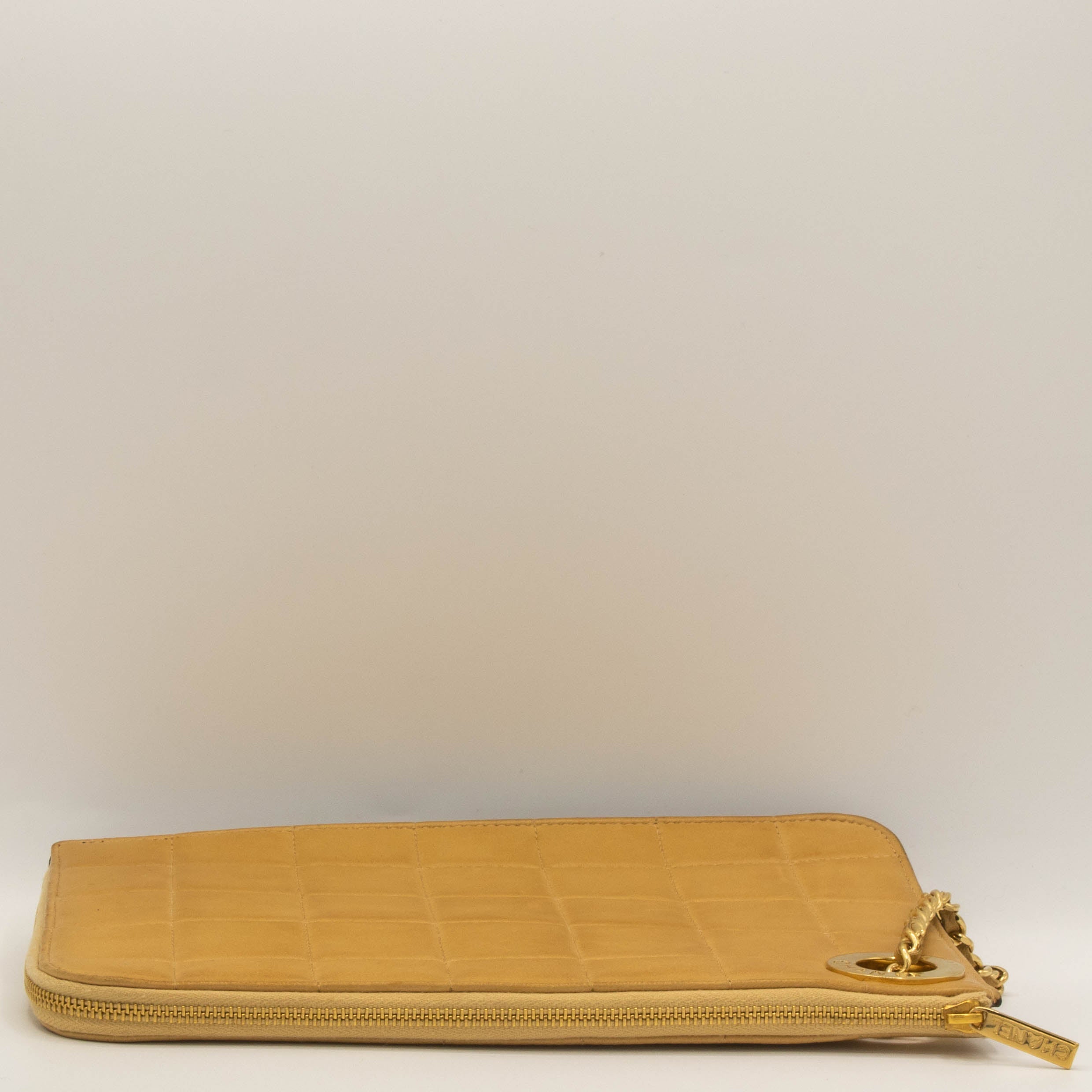 Handcuff Pochette Beige Leather Bar Gold