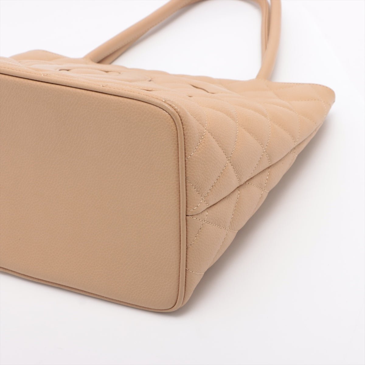 Medallion Tote Bag Beige Caviarskin Gold Metal
