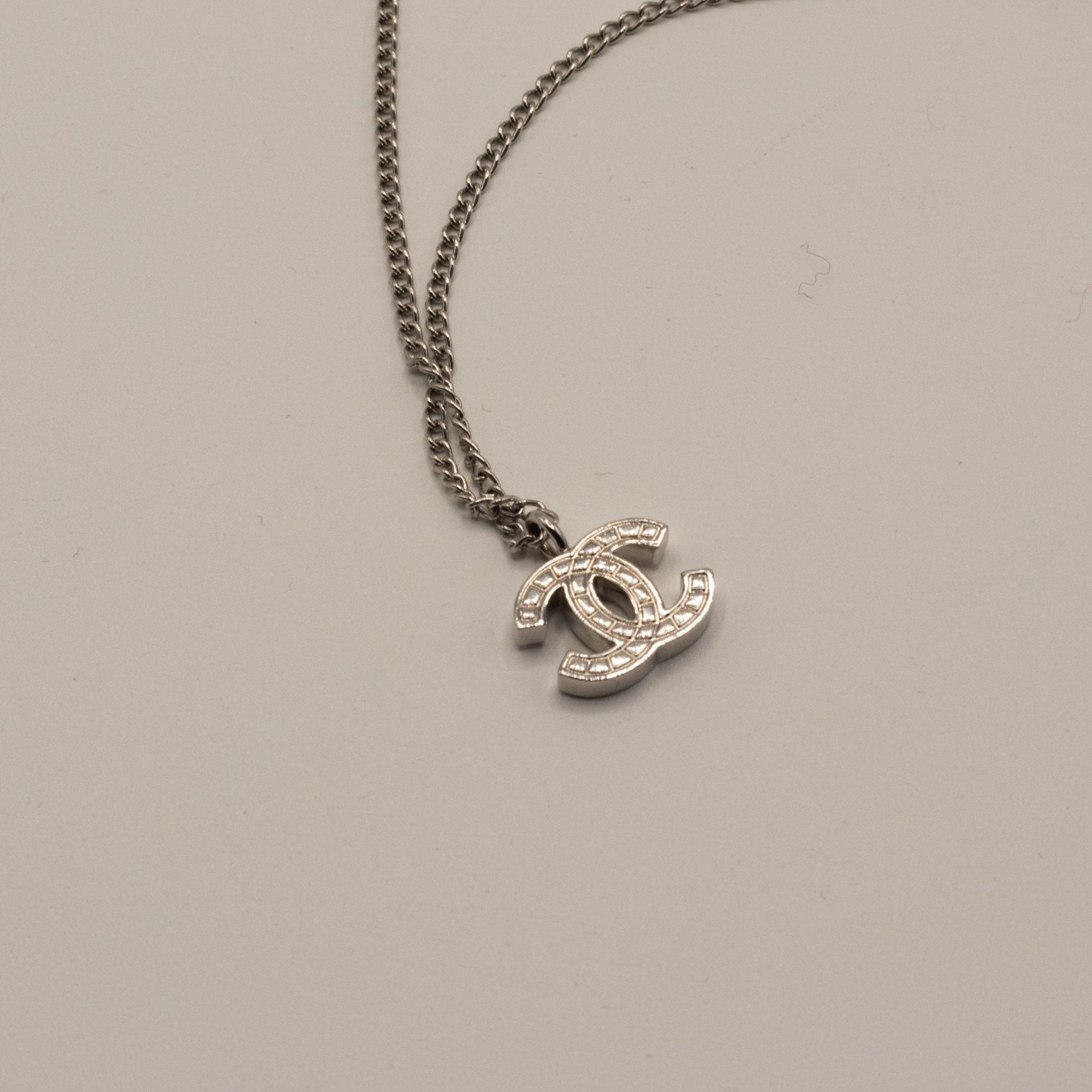 Pendant Chain Necklace CC silver Vintage