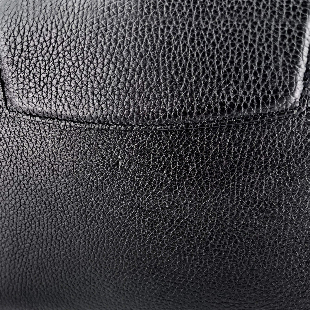Capucines MM Crown Black Leather
