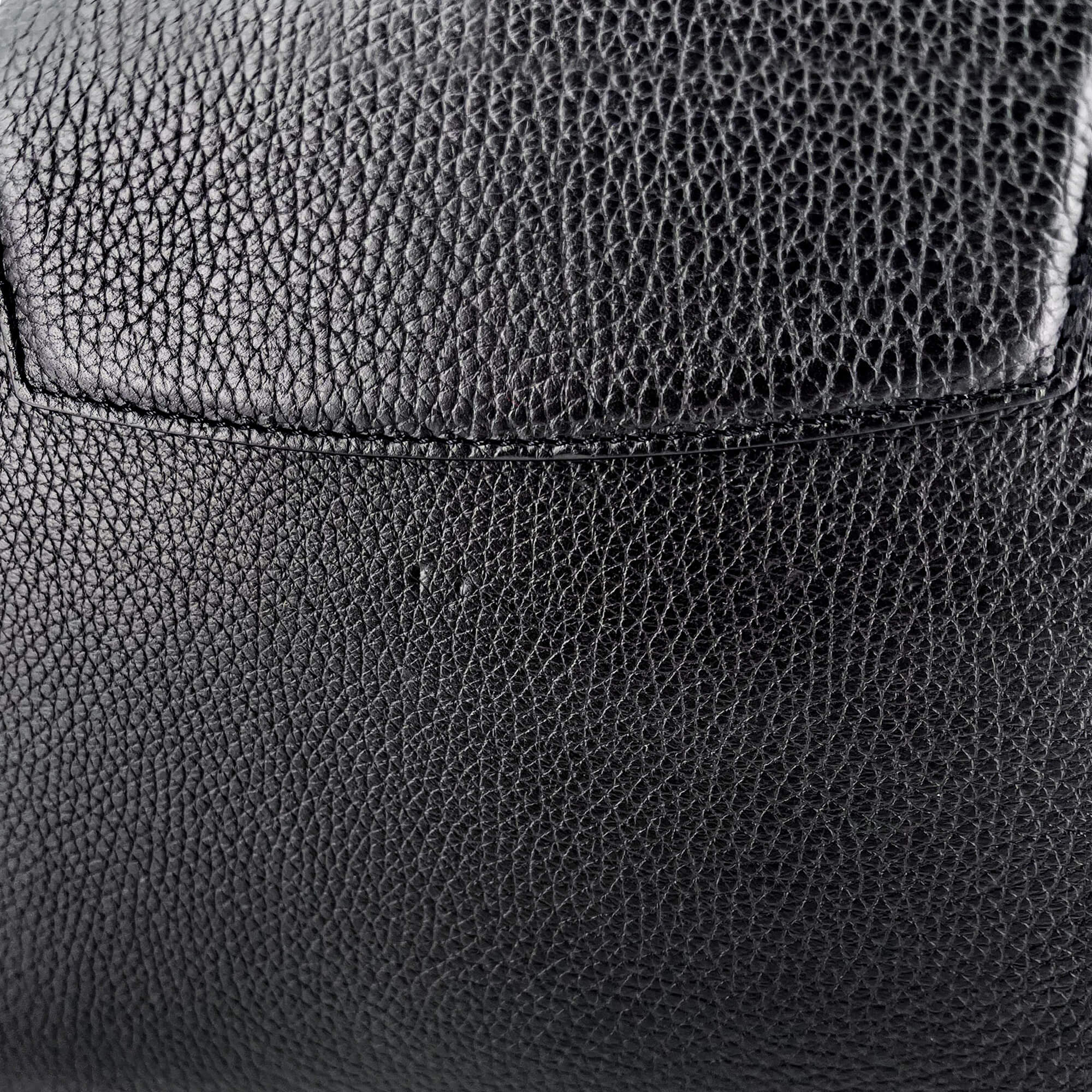 Capucines MM Crown Black Leather