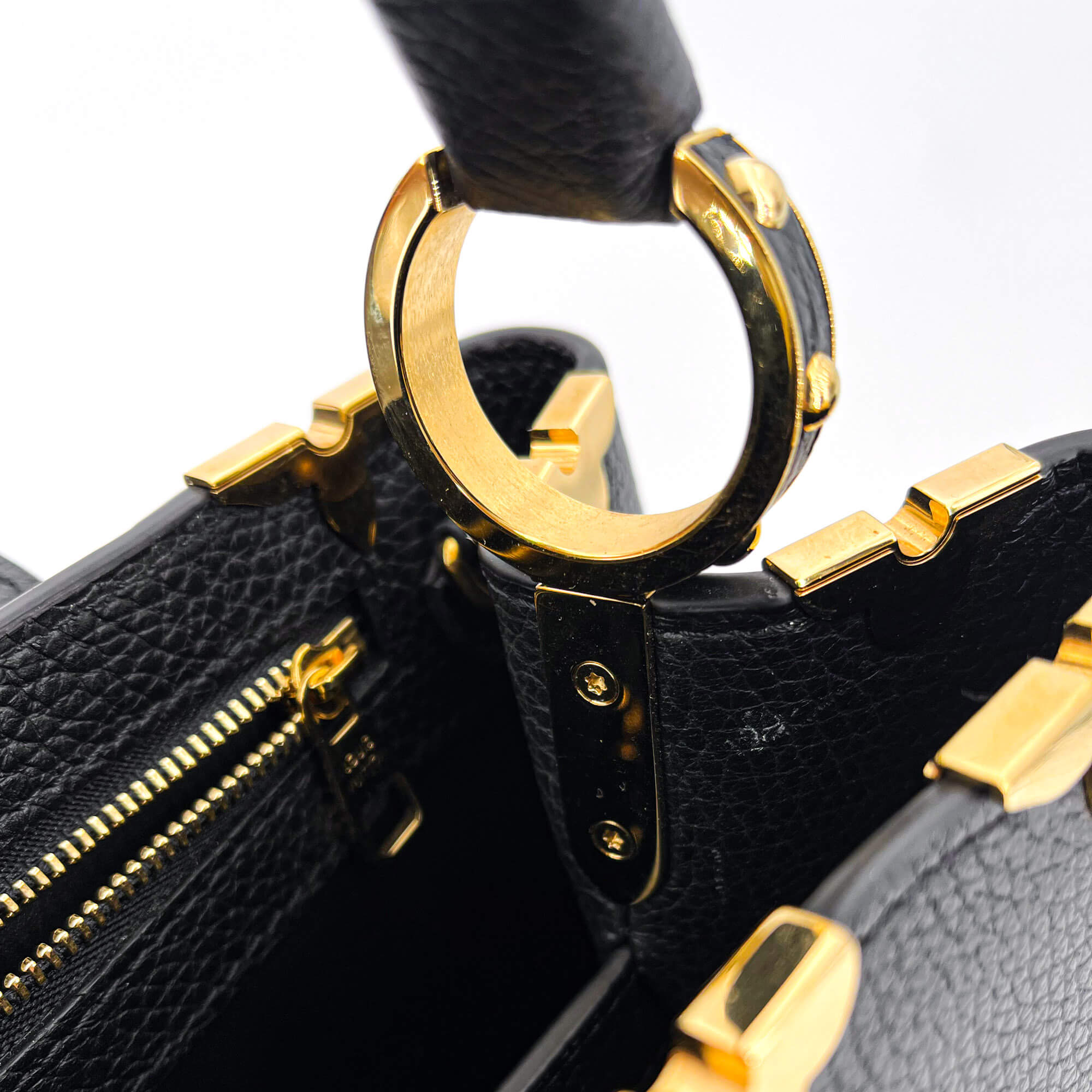 Capucines MM Crown Black Leather