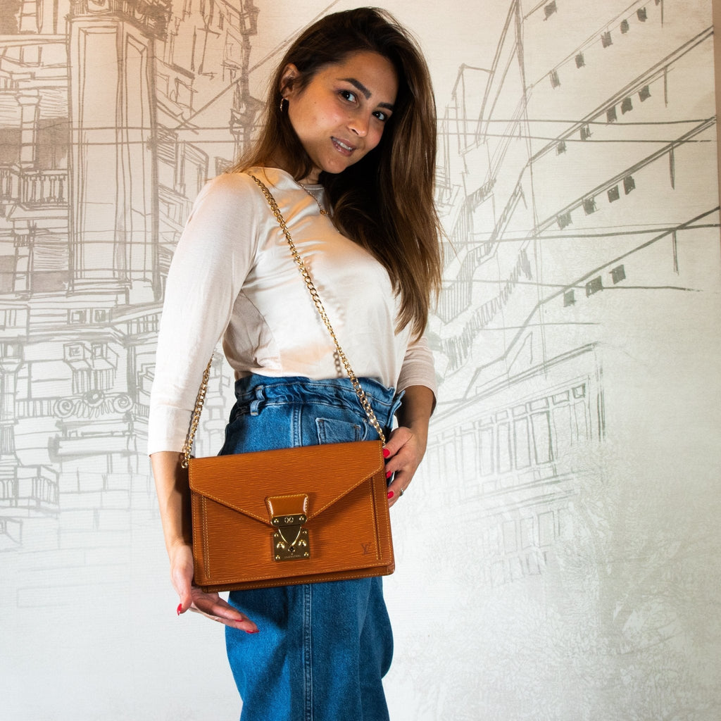 Epi Sellier Dragonne Clutch Brown  M52618