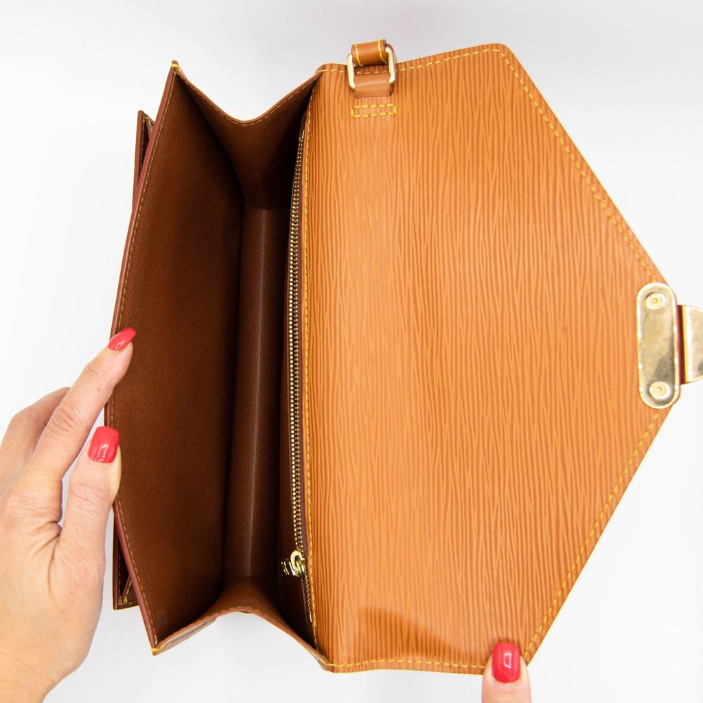 Epi Sellier Dragonne Clutch Brown  M52618