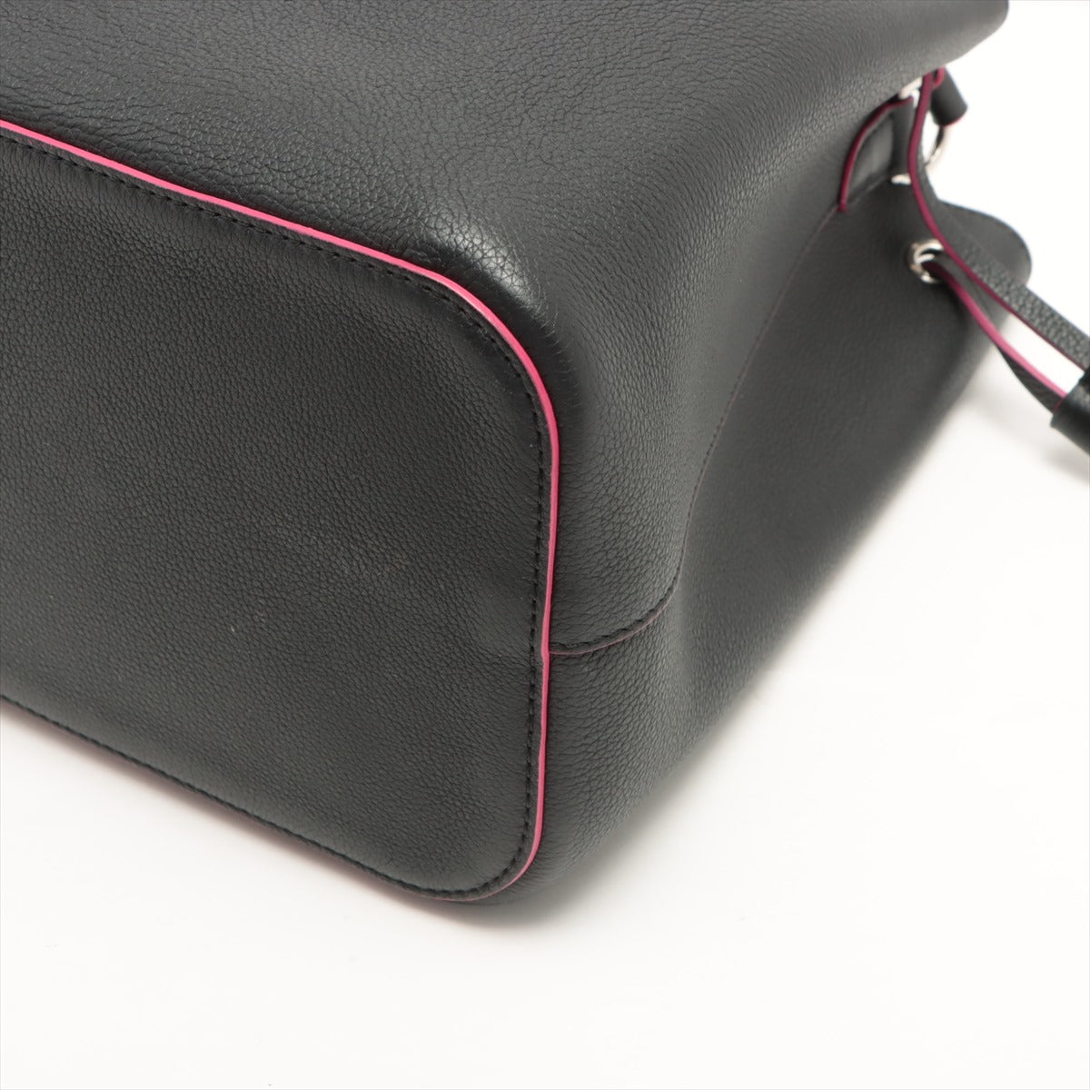 Lockme Bucket Leather Black