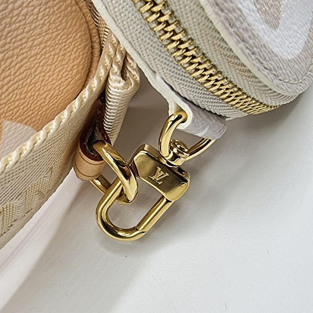 Multi Pochette Accessories By The Pool