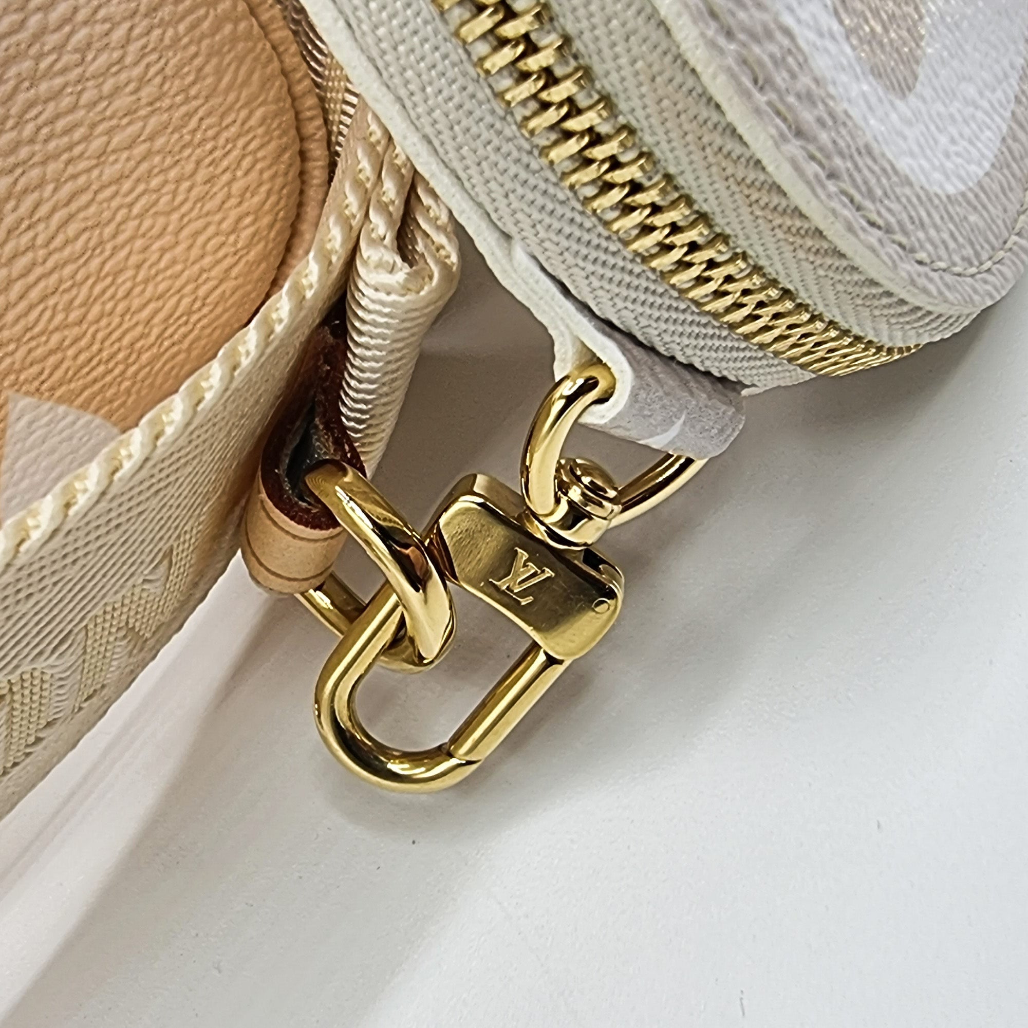 Multi Pochette Accessories By The Pool