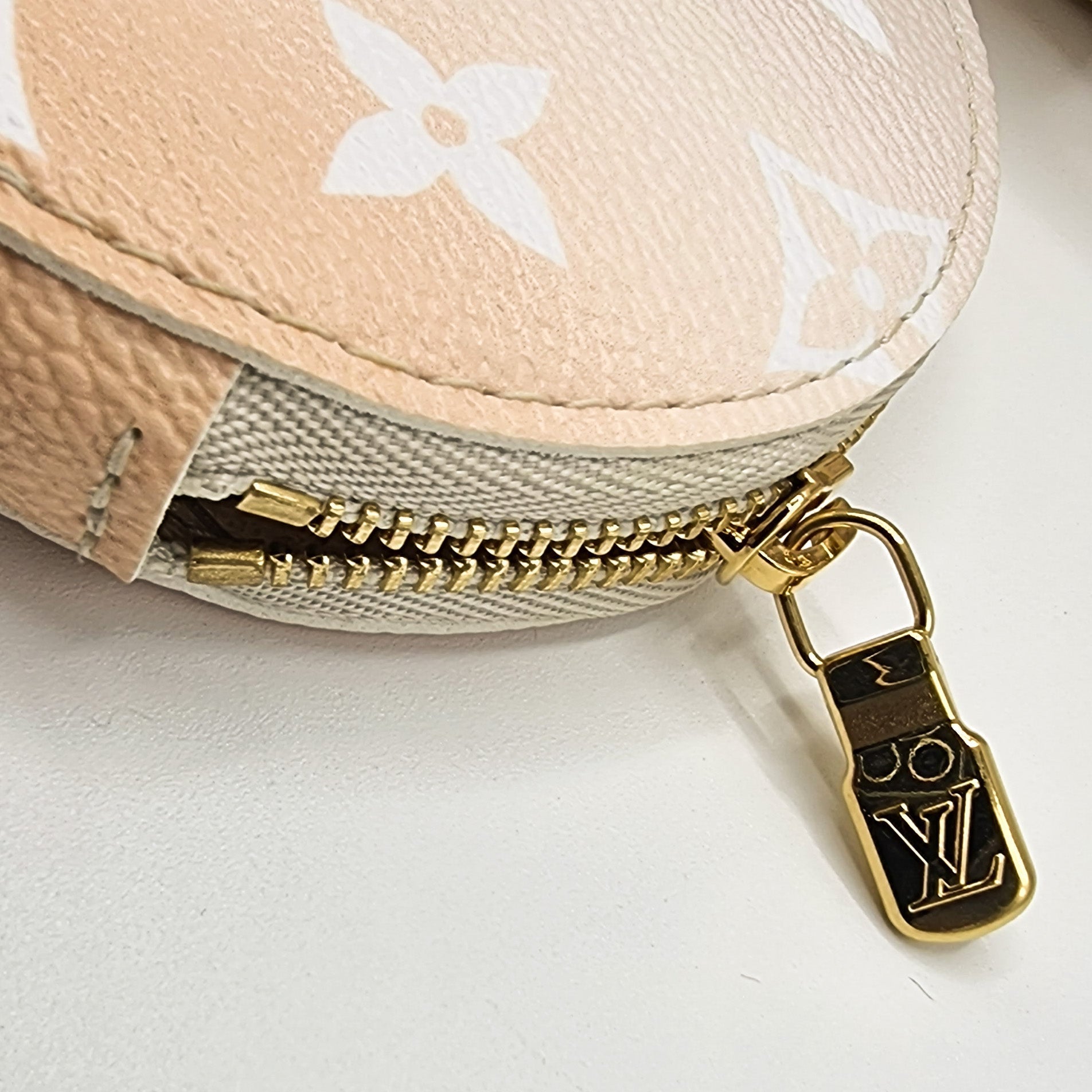 Multi Pochette Accessories By The Pool