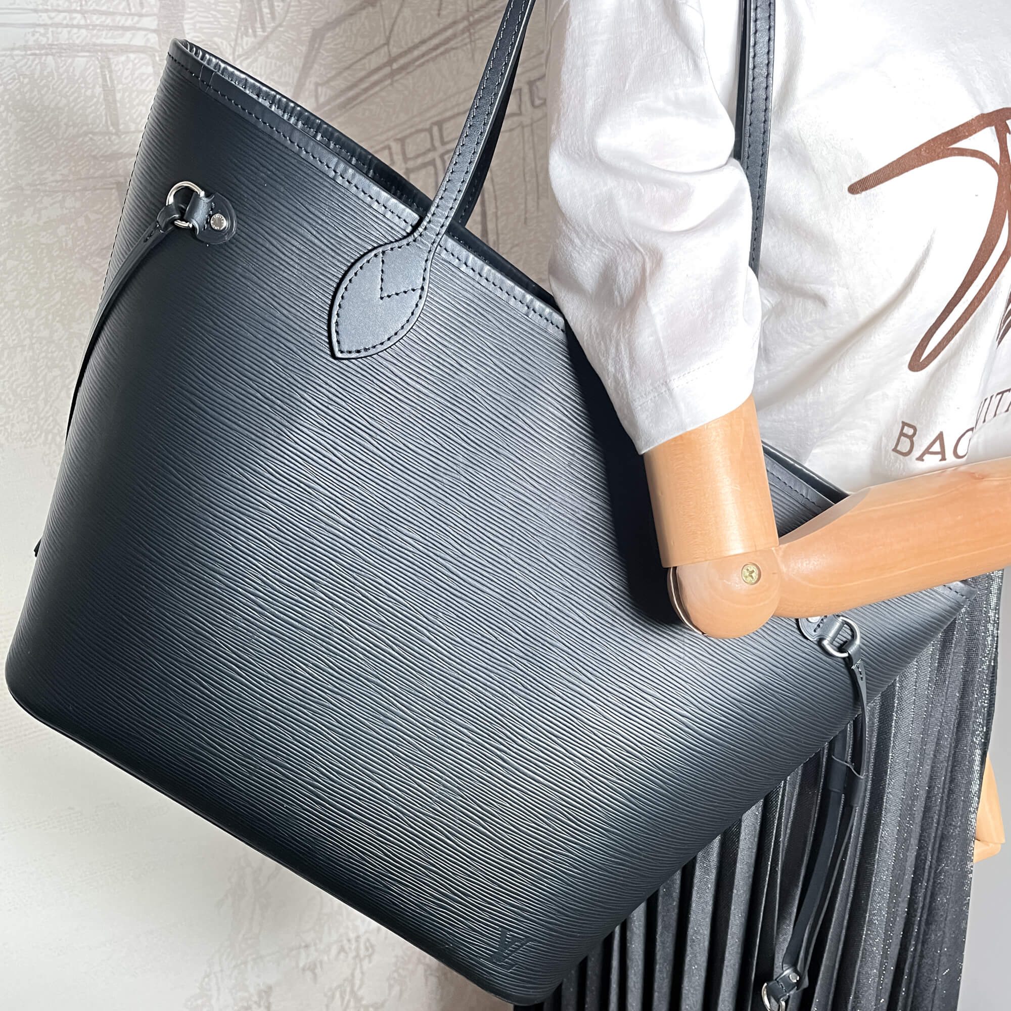 Neverfull MM Epi Leather Black Shopper