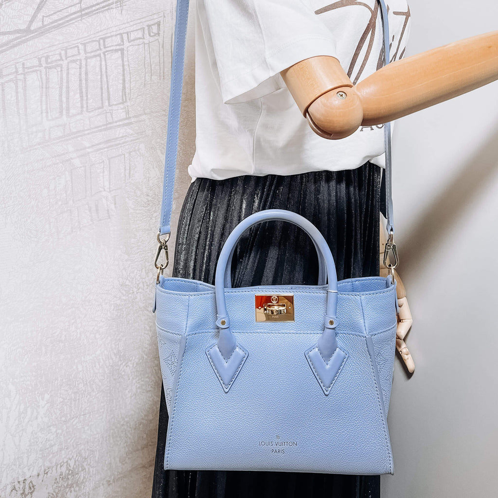 On My Side PM  High End Mahina Leather Bleau Nuage 2-way