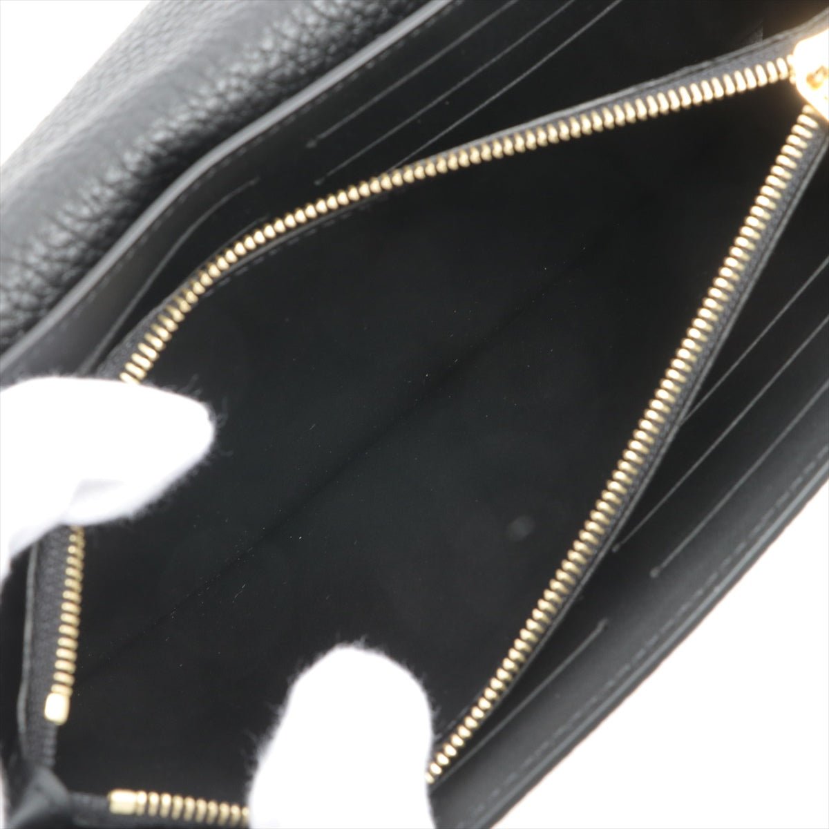 Portefeuille Capucines Crown in Taurillon Black Leather