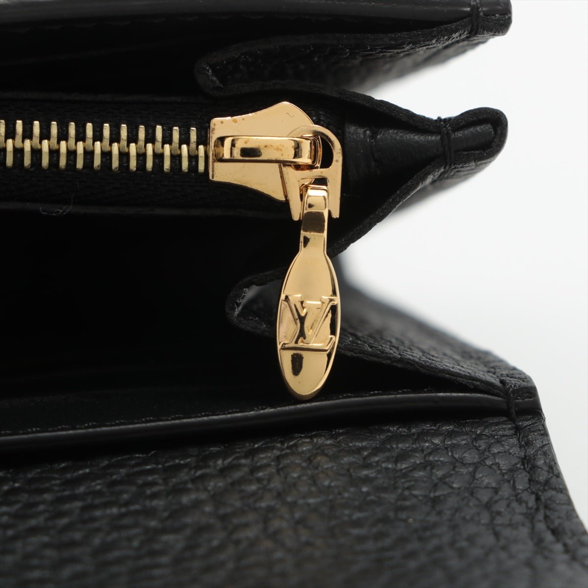 Portefeuille Capucines Crown in Taurillon Black Leather