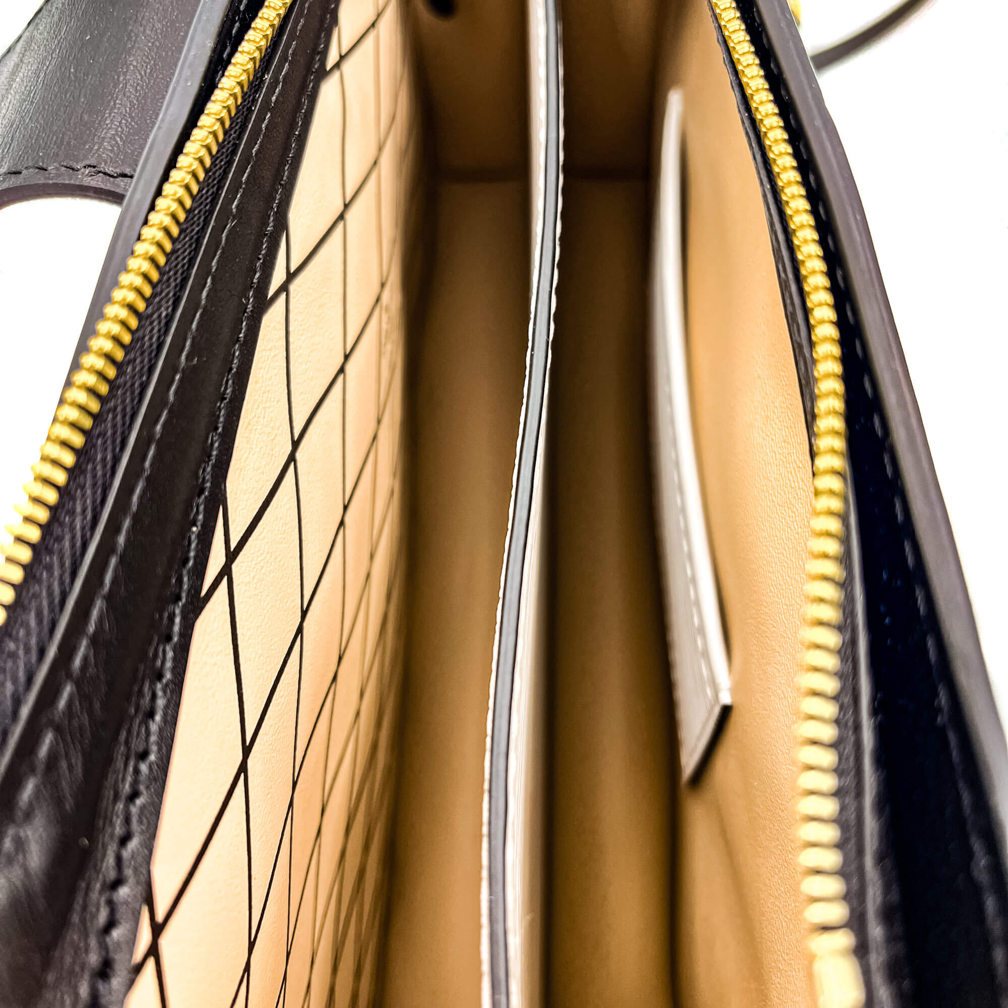 Trunk Clutch Epi Leather White Bag