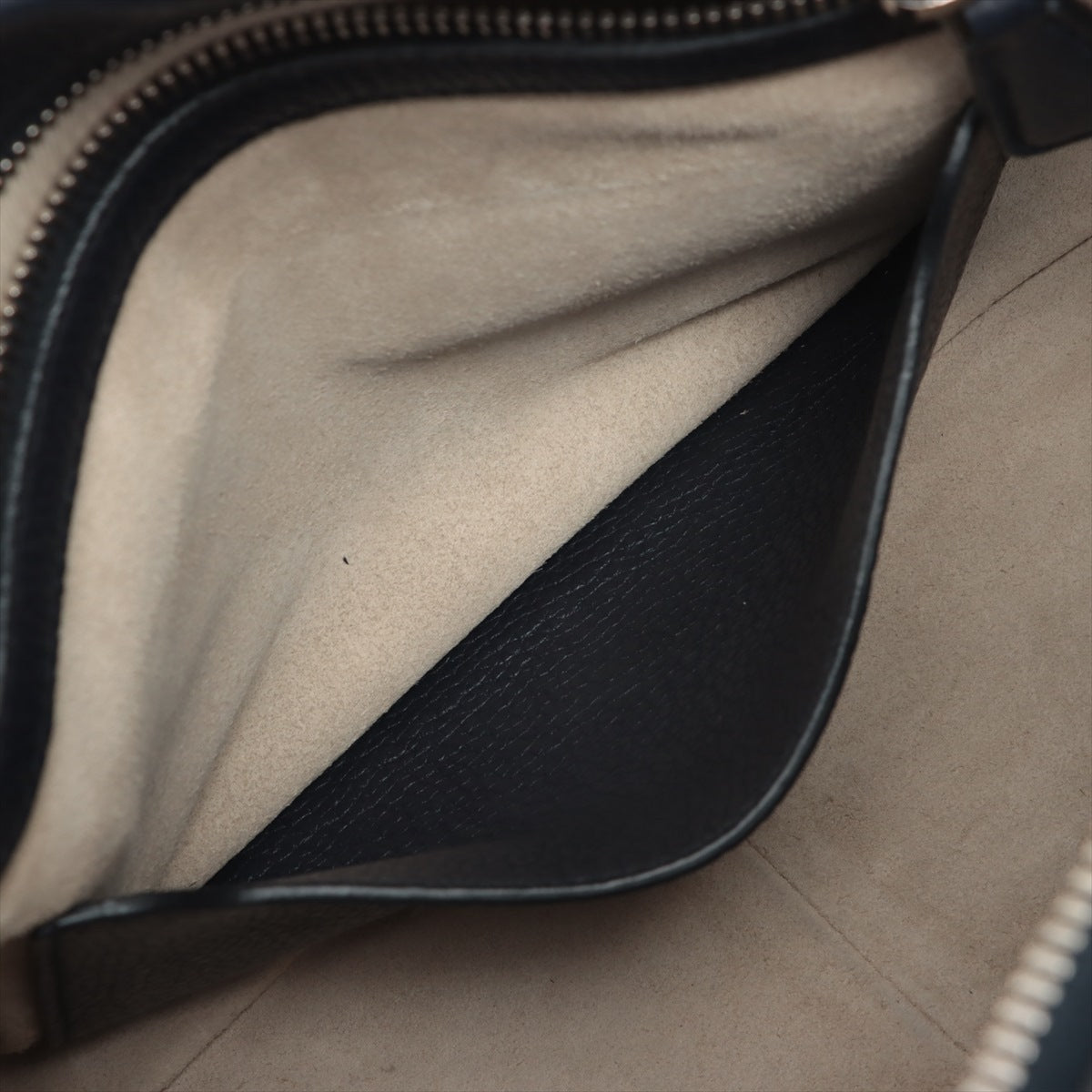 Zipped Shoulder Bag Daino Leather Navy blue